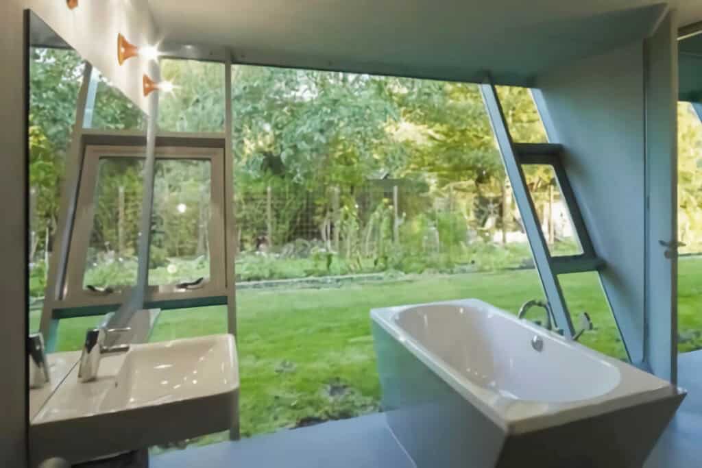 salle de bain vitrée vue nature