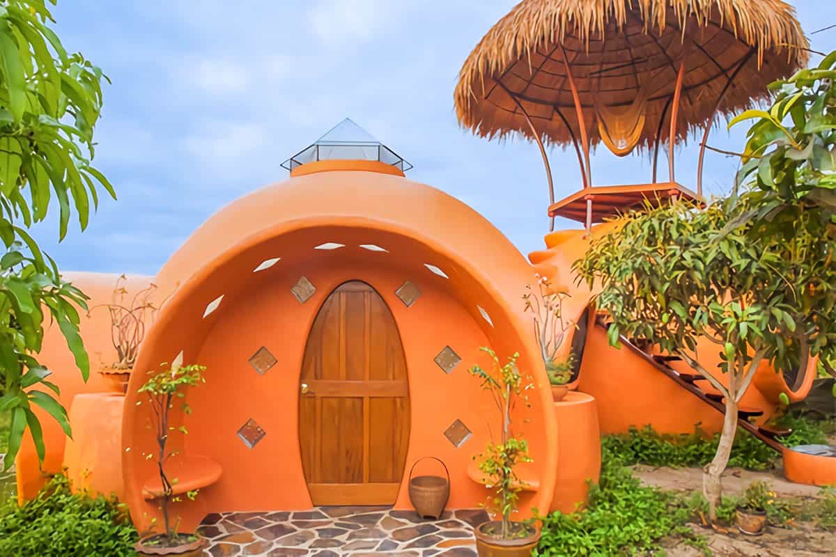 maison dôme orange en Thaïlande