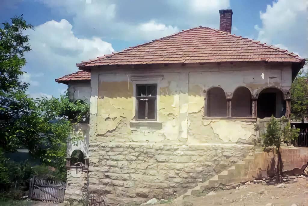 Maison traditionnelle village Mali Izvor