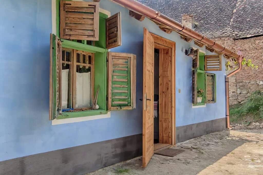 Maison saxonne colorée à Viscri