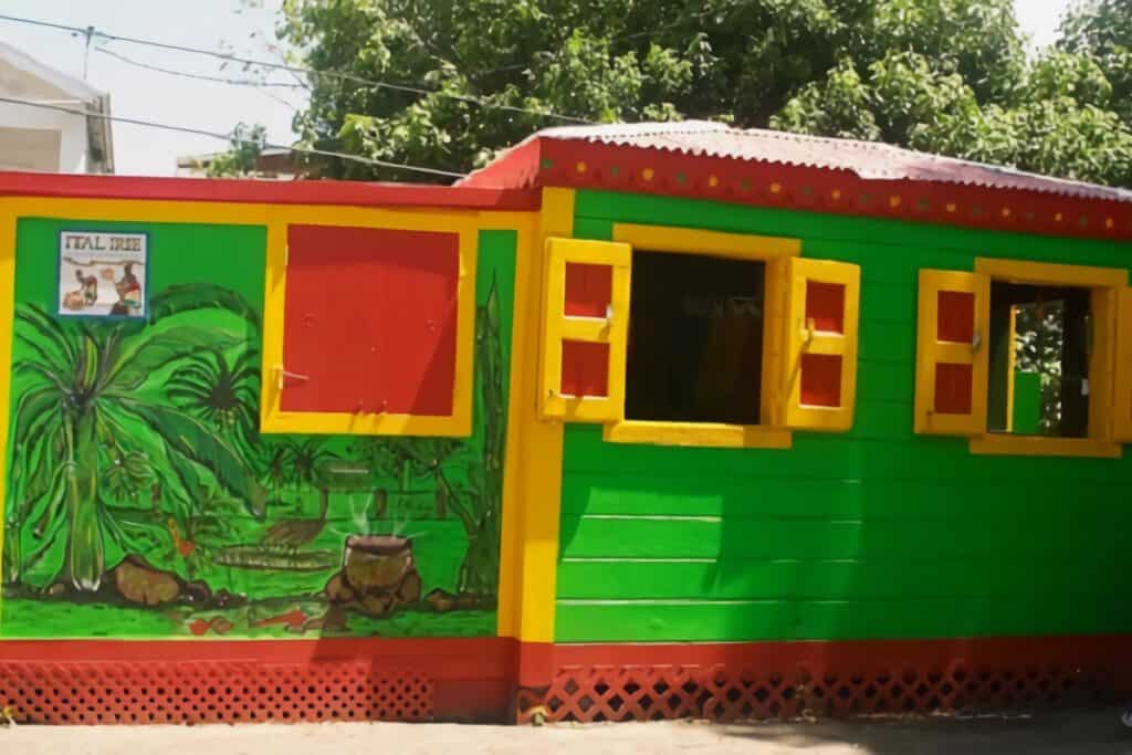 maisons rasta colorée en Jamaïque