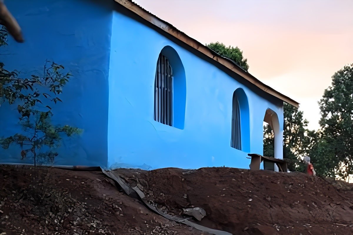 Maison rurale colorée en Éthiopie