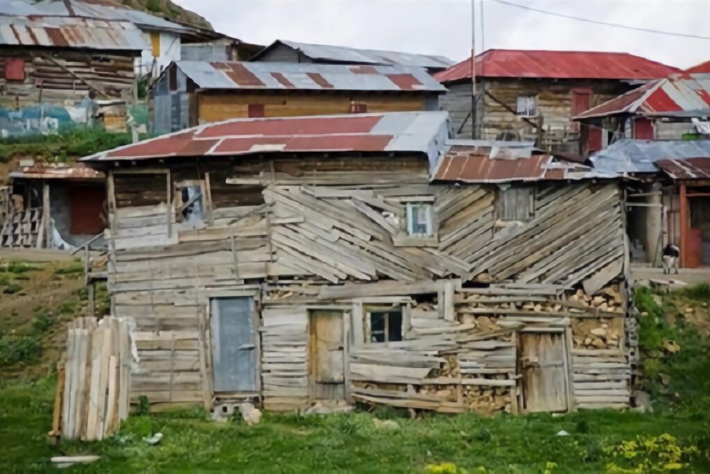 maison rurale en bois en Iran