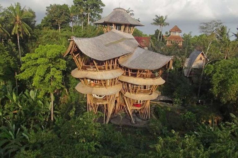  De  superbes maisons  de  bambou   Bali