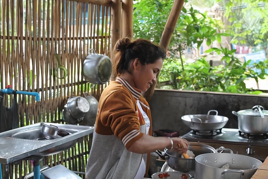 cuisine d'une maison traditionnelle au Cambodge