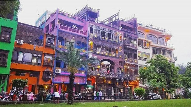 maison colorée pakistan