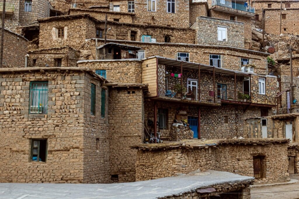 maisons rurales iraniennes en pierres