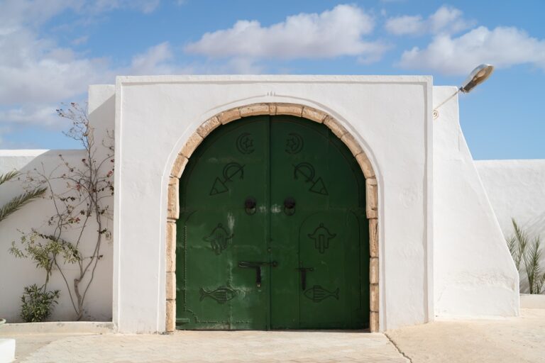 portail d'un menzel à Djerba