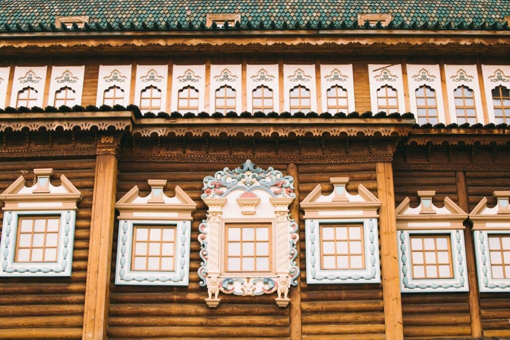 une façade du palais en bois du tsar Alexeï Mikhaïlovitch