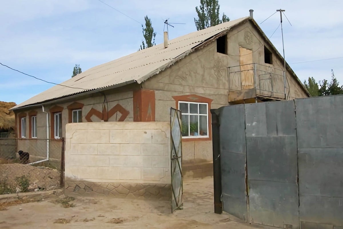 maison typique rurale au Kirghizistan