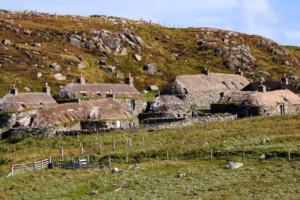 village de Blackhouses dans les Hébrides extérieures