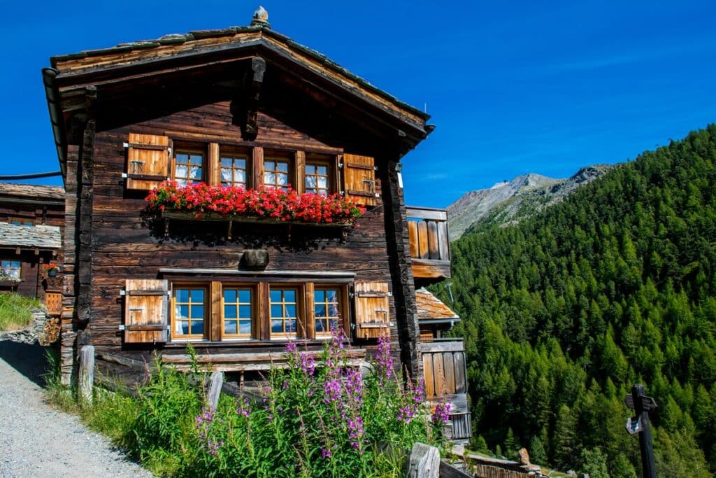 chalet suisse traditionnel