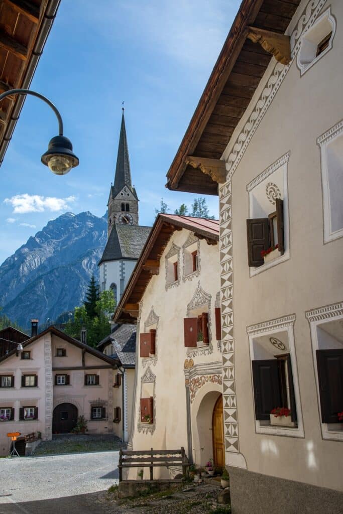 maisons traditionnelles de l'Engadine à Scuol