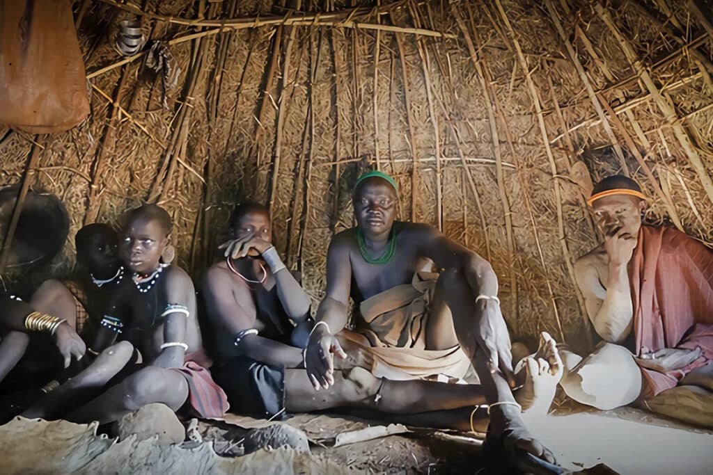 intérieur hutte Mursi
