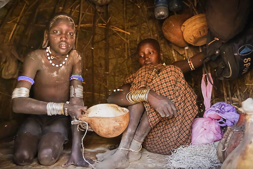 intérieur hutte Mursi