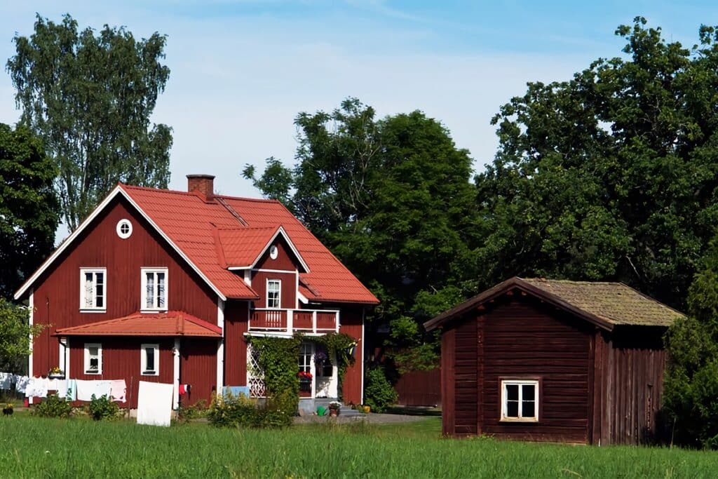 maison en bois rouge