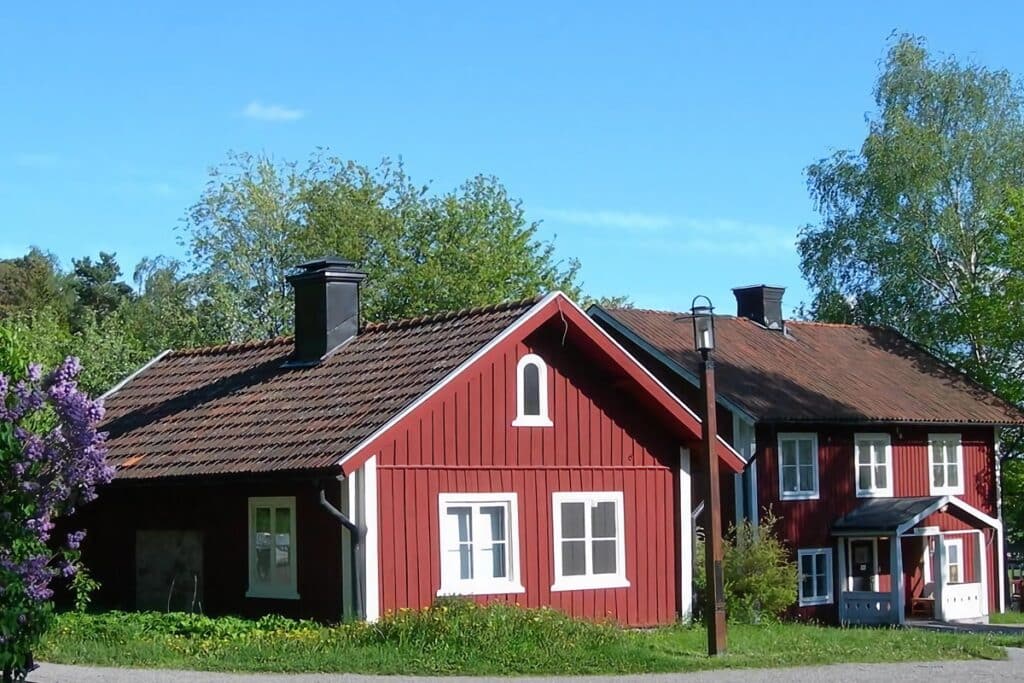 maison en bois rouge Suède