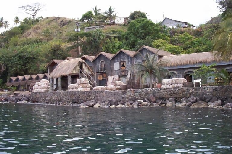 village Pirates de Caraïbes