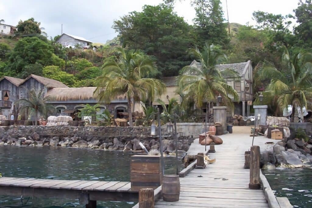 village Pirates de Caraïbes