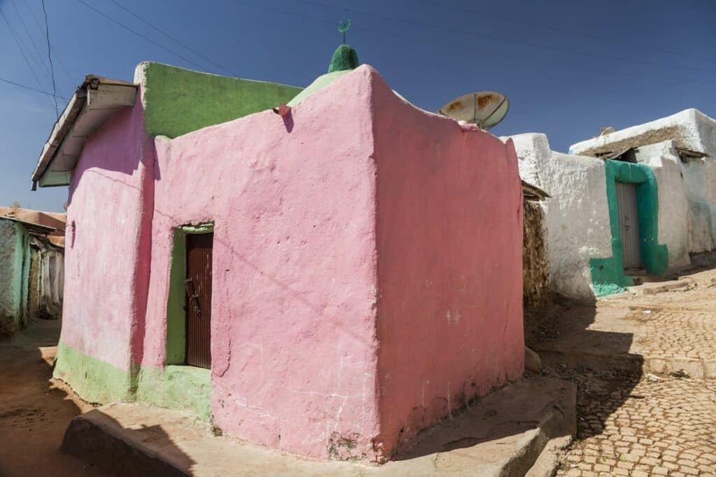 maison rose traditionnelle à Harar Jugol