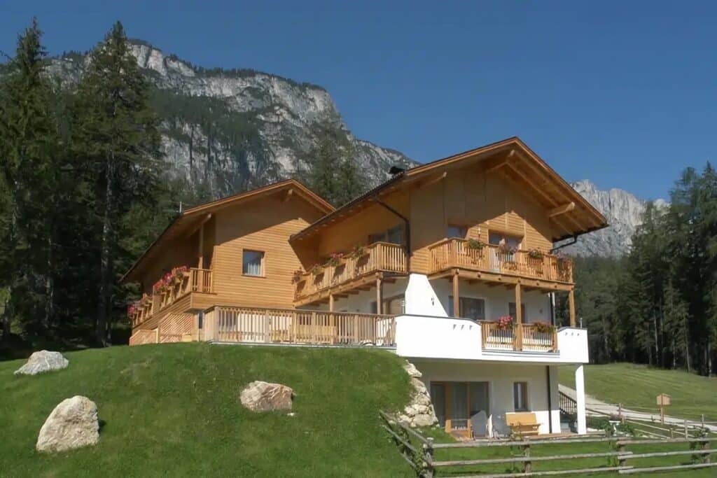 chalet italien bois et pierre