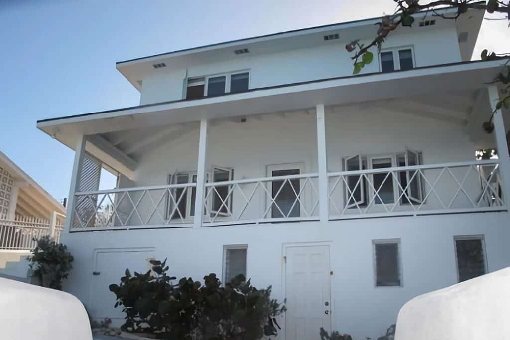 maison béton style colonial à Nassau