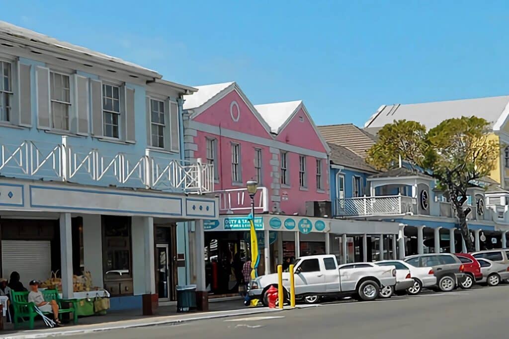 maisons en béton colorées à Nassau