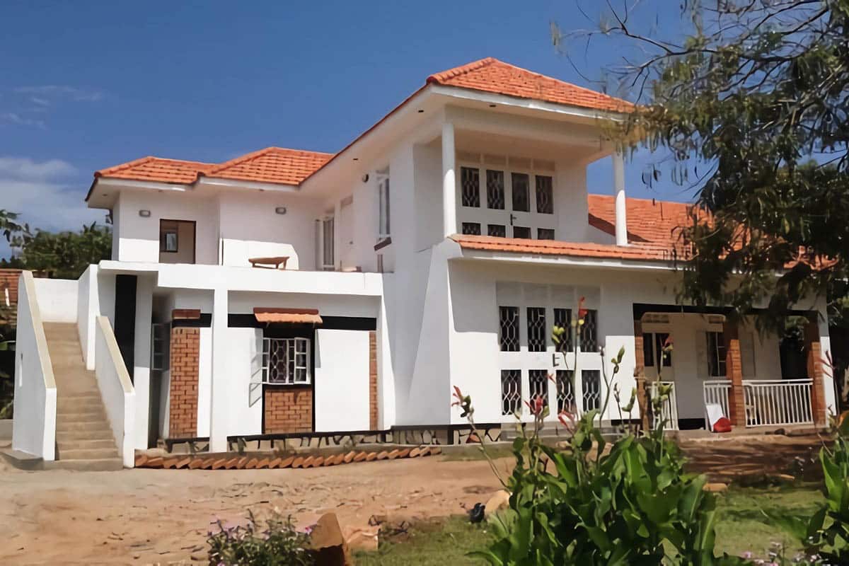 villa style colonial Ouganda