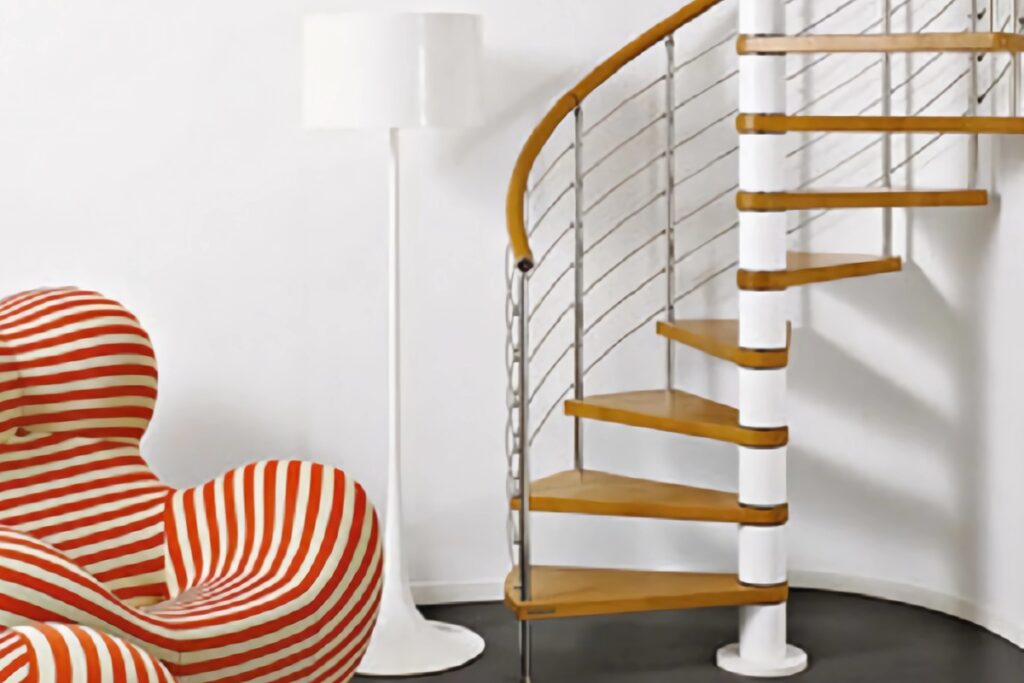 escalier élégant en colimaçon