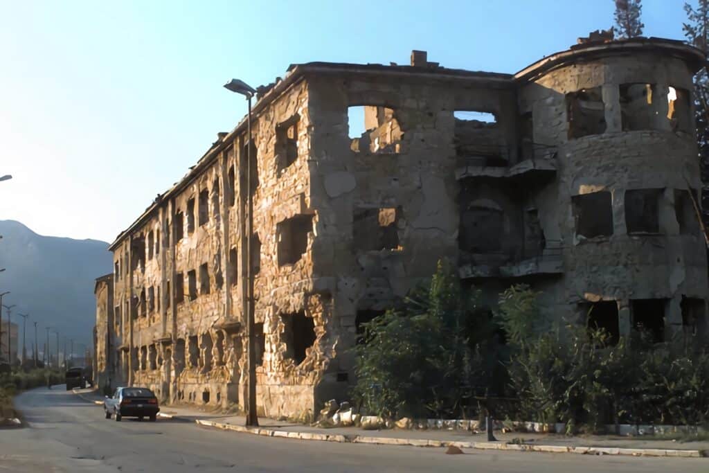 immeuble en ruine en Bosnie