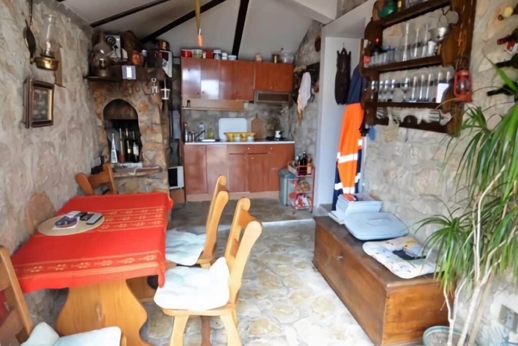 Intérieur d'une maison à Karlobag