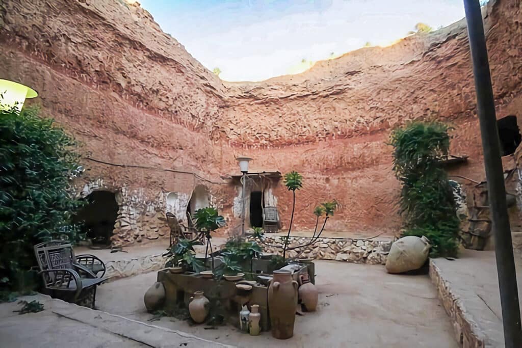 cour maison troglodyte Gharyan