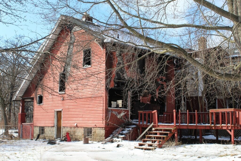 maison en bois abandonnée à Détroit