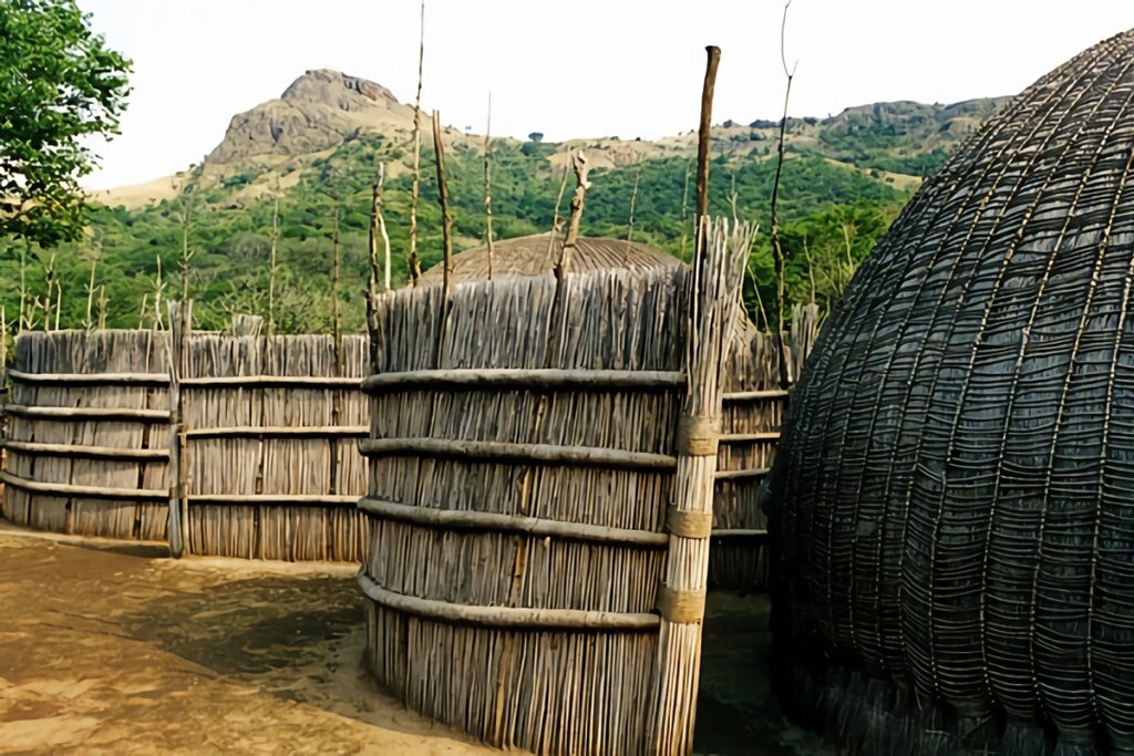 village de hutte traditionnelle du Swaziland