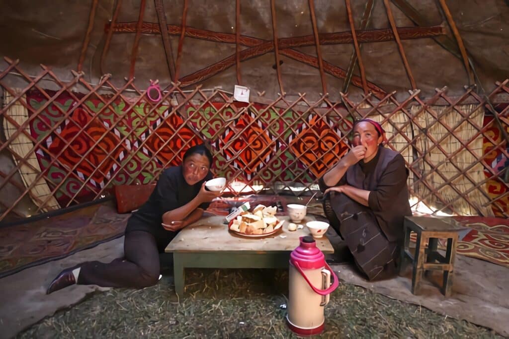 yourte kazakhe intérieur