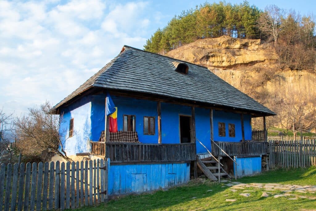 maison rurale colorée en Macédoine