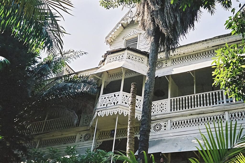 balcon de maison gingerbread en Haïti