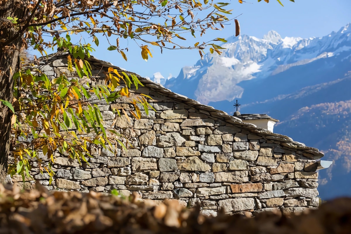Restauration d'une maison de montagne en pierre du 16ème siècle