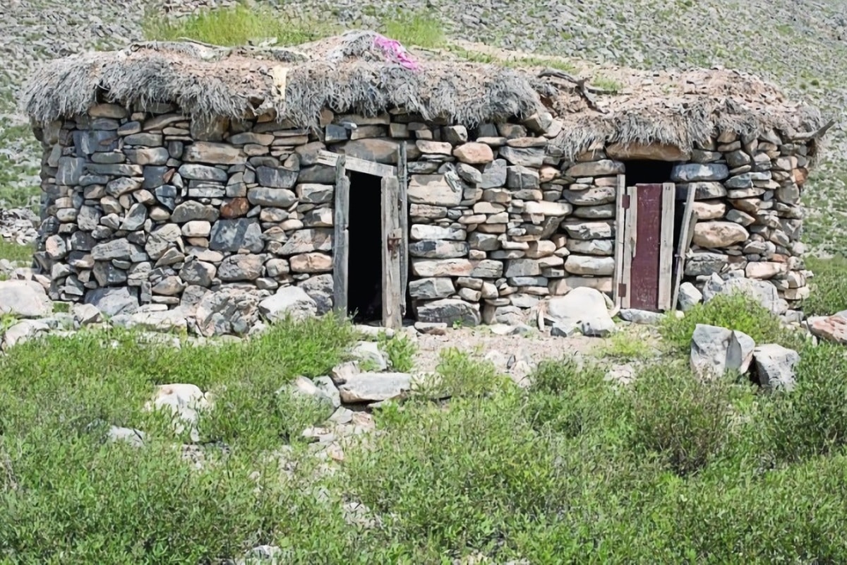 maison en pierre traditionnelle des montagnes omanaises