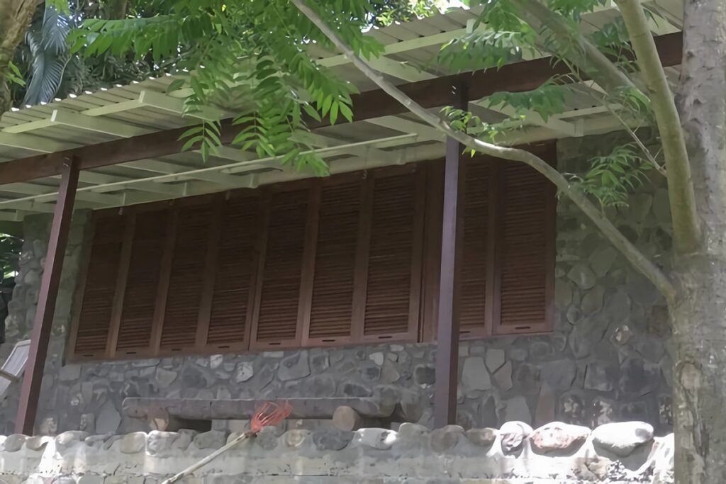 façade en pierre locale