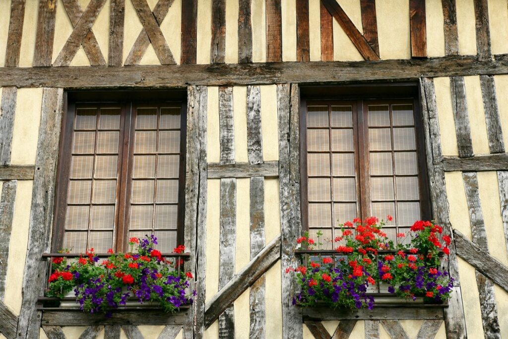 fenêtres et façade maison à pans de bois Troyes