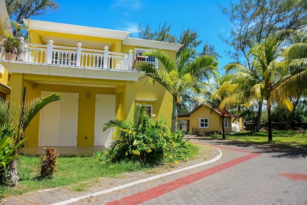 façade Villa colorée à l'île Maurice