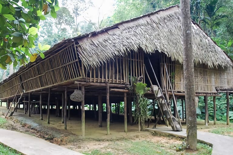 maison longue de Brunei