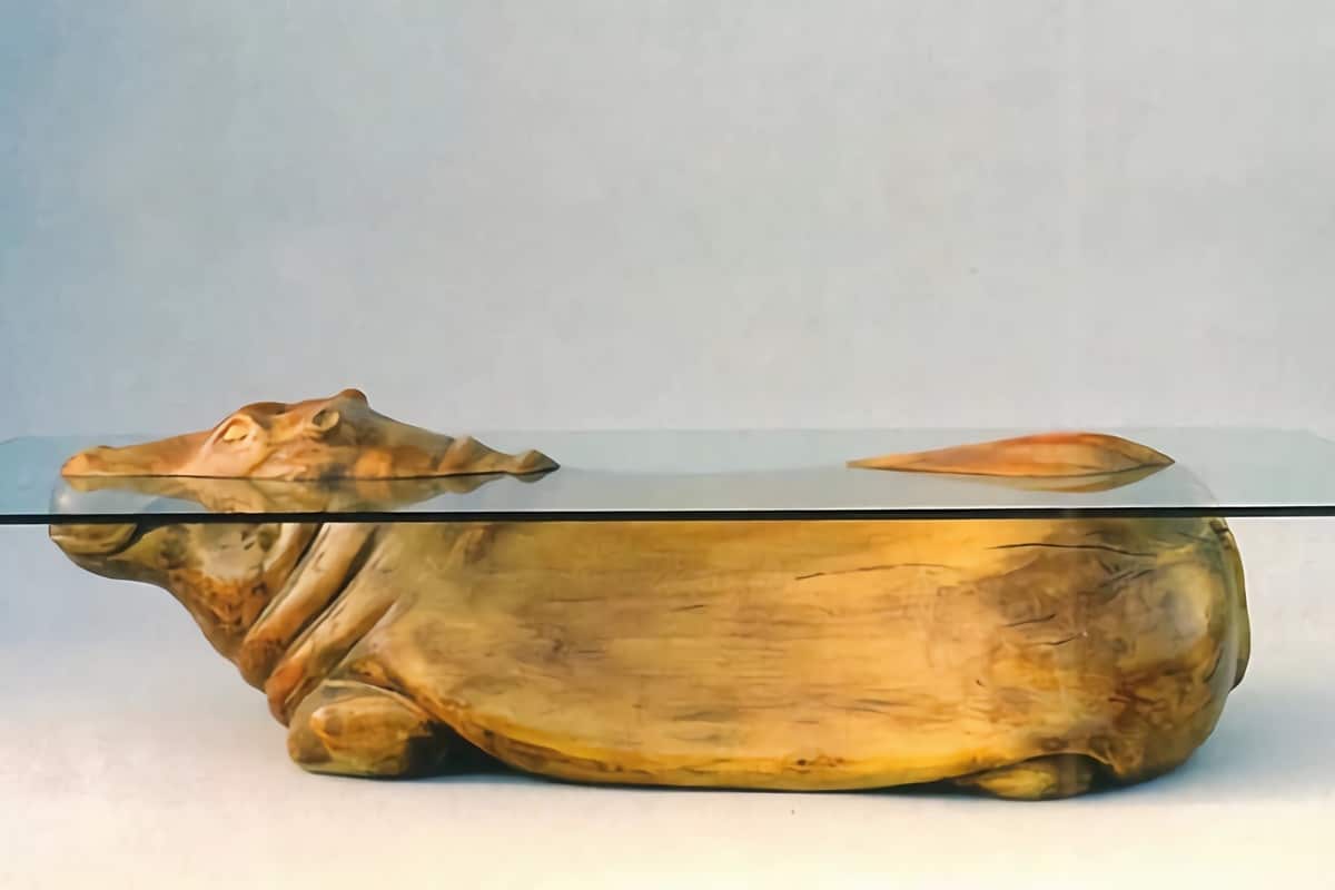 Ces tables basses créent une illusion d'animaux dans l'eau