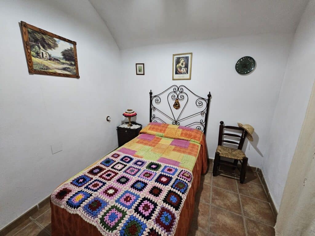 chambre intérieur maison troglodyte Guadix