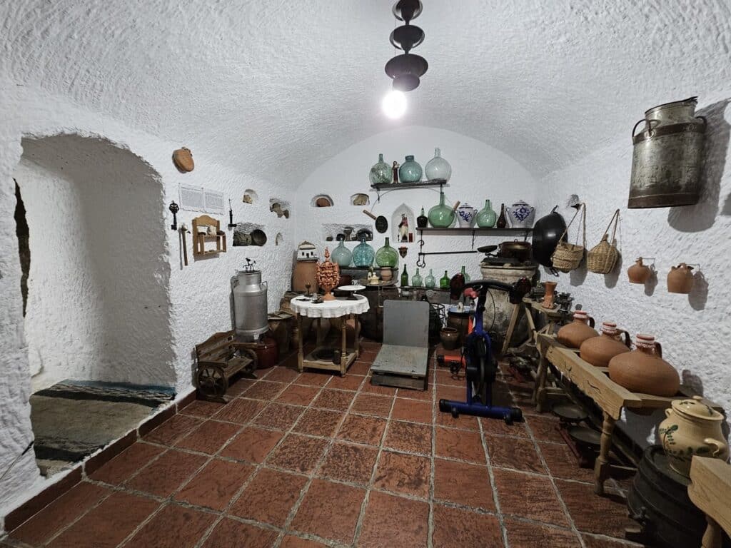 intérieur maison troglodyte andalouse
