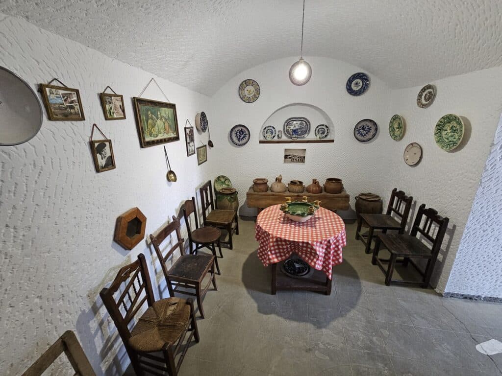 intérieur maison troglodyte andalouse