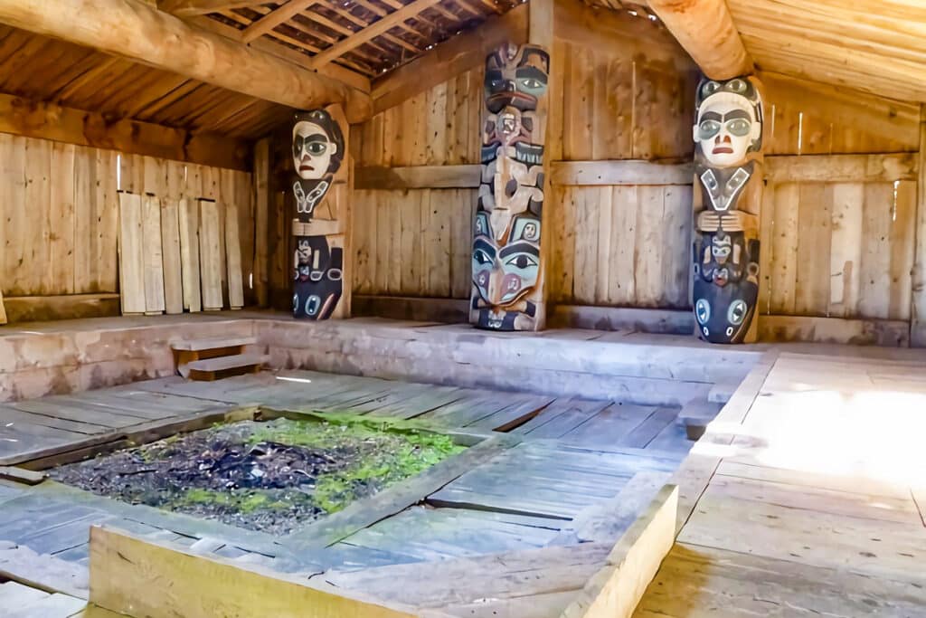intérieur maison longue Haïda