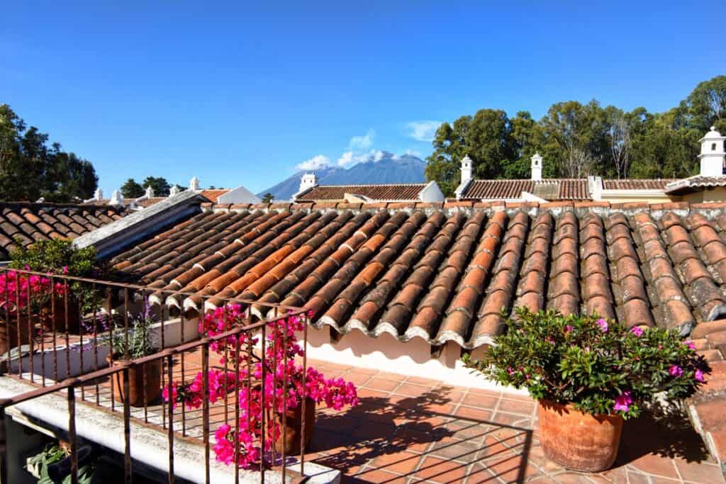 vue sur les toits de tuile d'Antigua