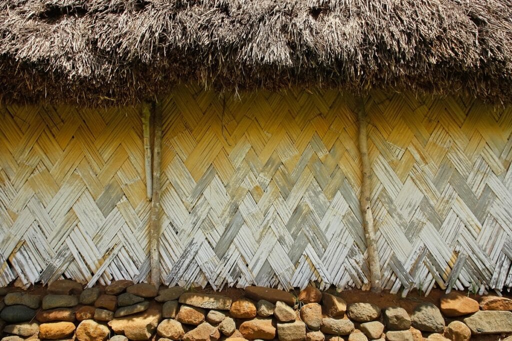 façade en bambou tressé